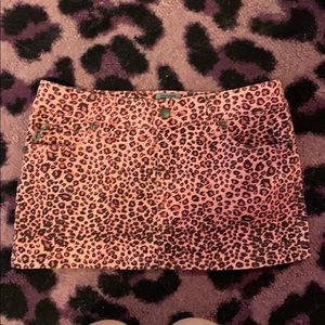 Pink leopard print mini skirt with real pockets